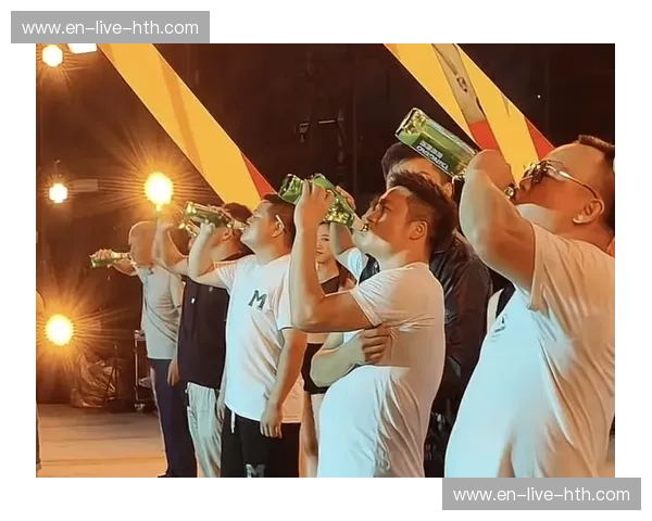 绝代双骄的交响：那场02年的“龙桑”碰撞，是中国球迷青春里最滚烫的勋章